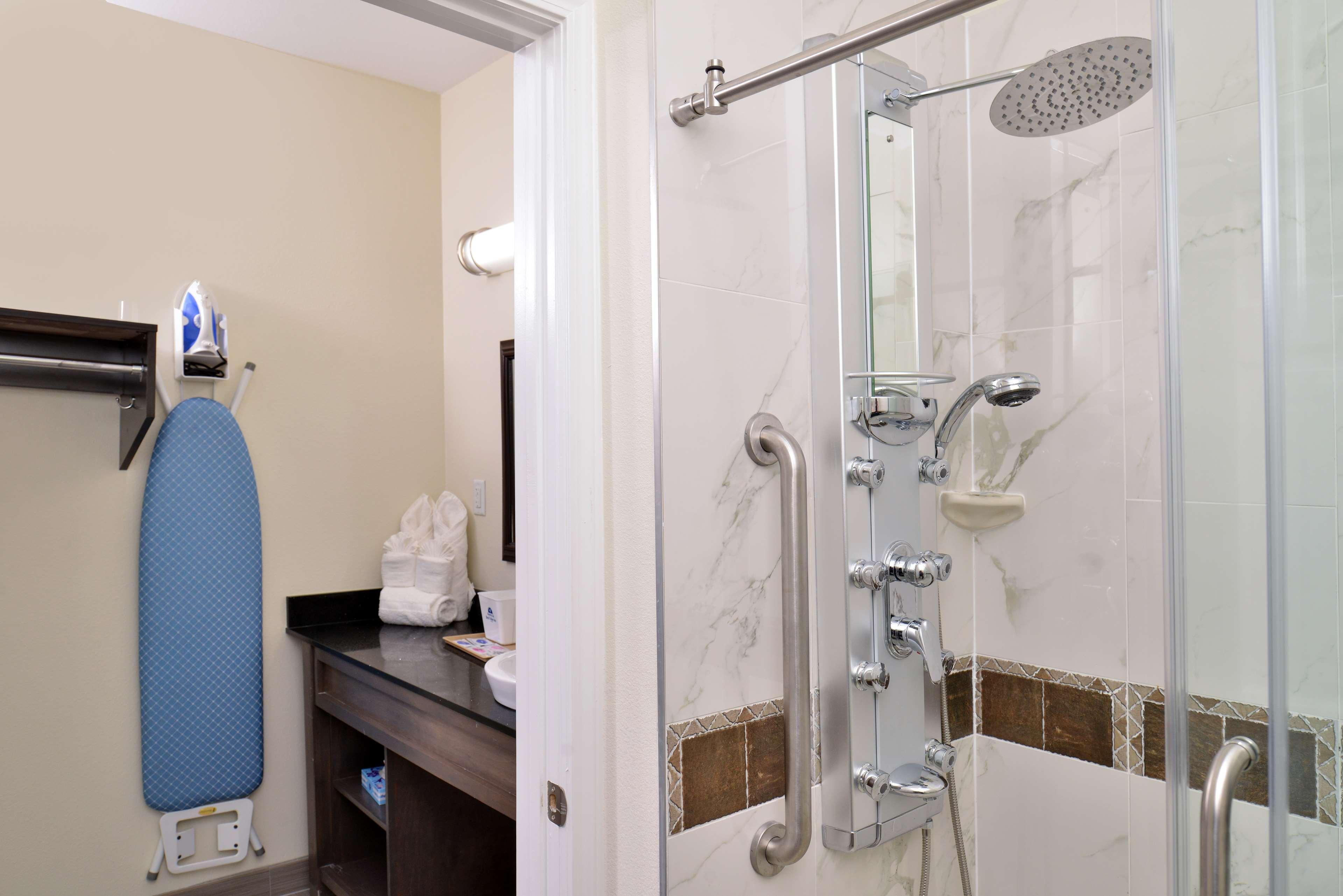 Inn Americas Value Inn&suites - Houston/hwy 6&westpark Mission Bend